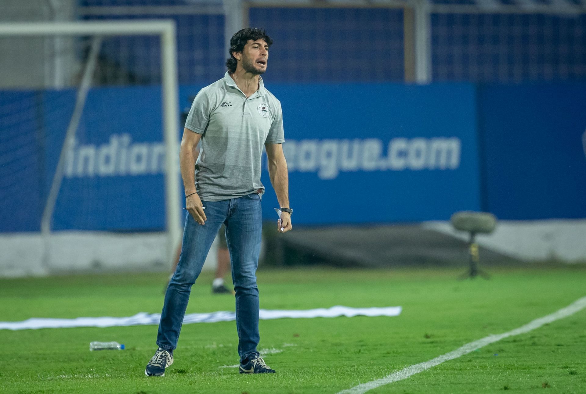 Juan Ferrando on the touchlines during a ATK Mohun Bagan game. (Image Courtesy: Twitter/atkmohunbagan)