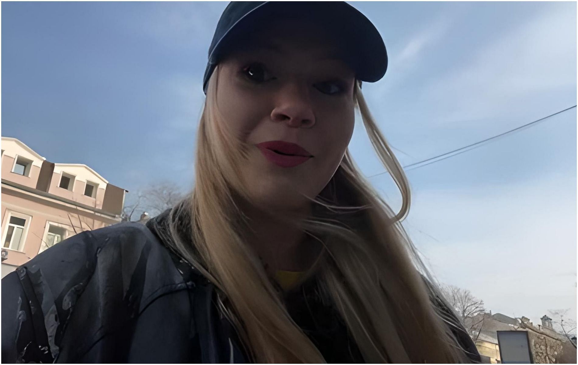 As Russia invades Ukraine, livestreamers are documenting the attacks through livestreams (Image via Twitch/Katymentooll)