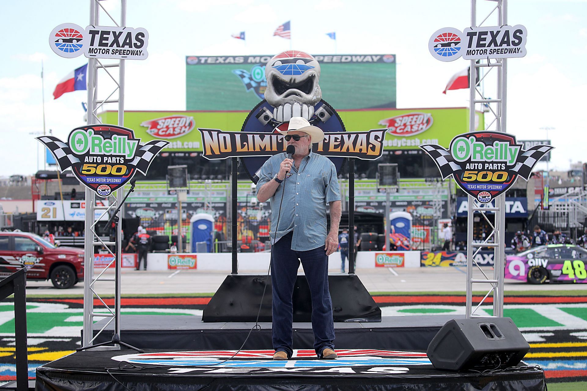 Former Pittsburgh Steelers QB Terry Bradshaw gives the command prior to a race Texas Motor Speedway in 2020 (Photo: Getty)
