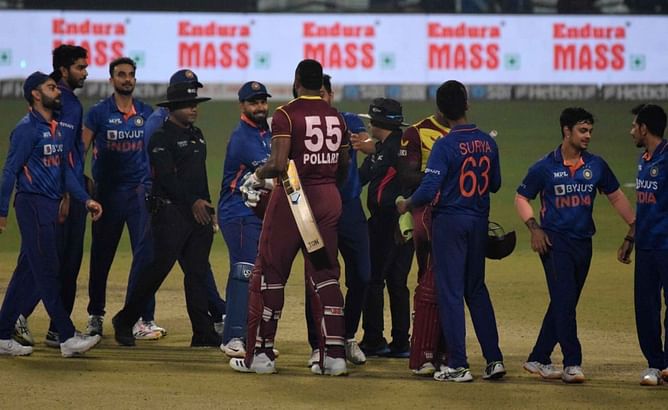 "After getting hit for two sixes, the talk was to try bowling outside off" - Rishabh Pant on final-over drama