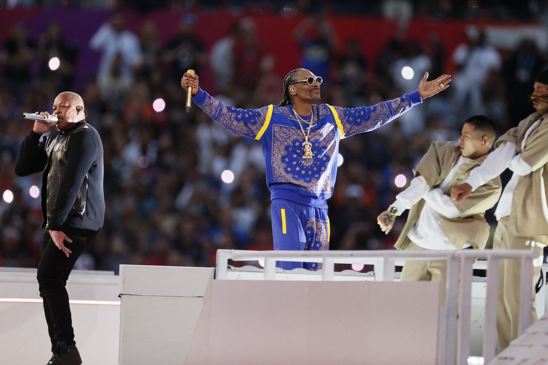 Snoop Dogg, Dr. Dre, Mary J. Blige, Eminem perform at star-studded Super  Bowl LVI halftime show - The Boston Globe