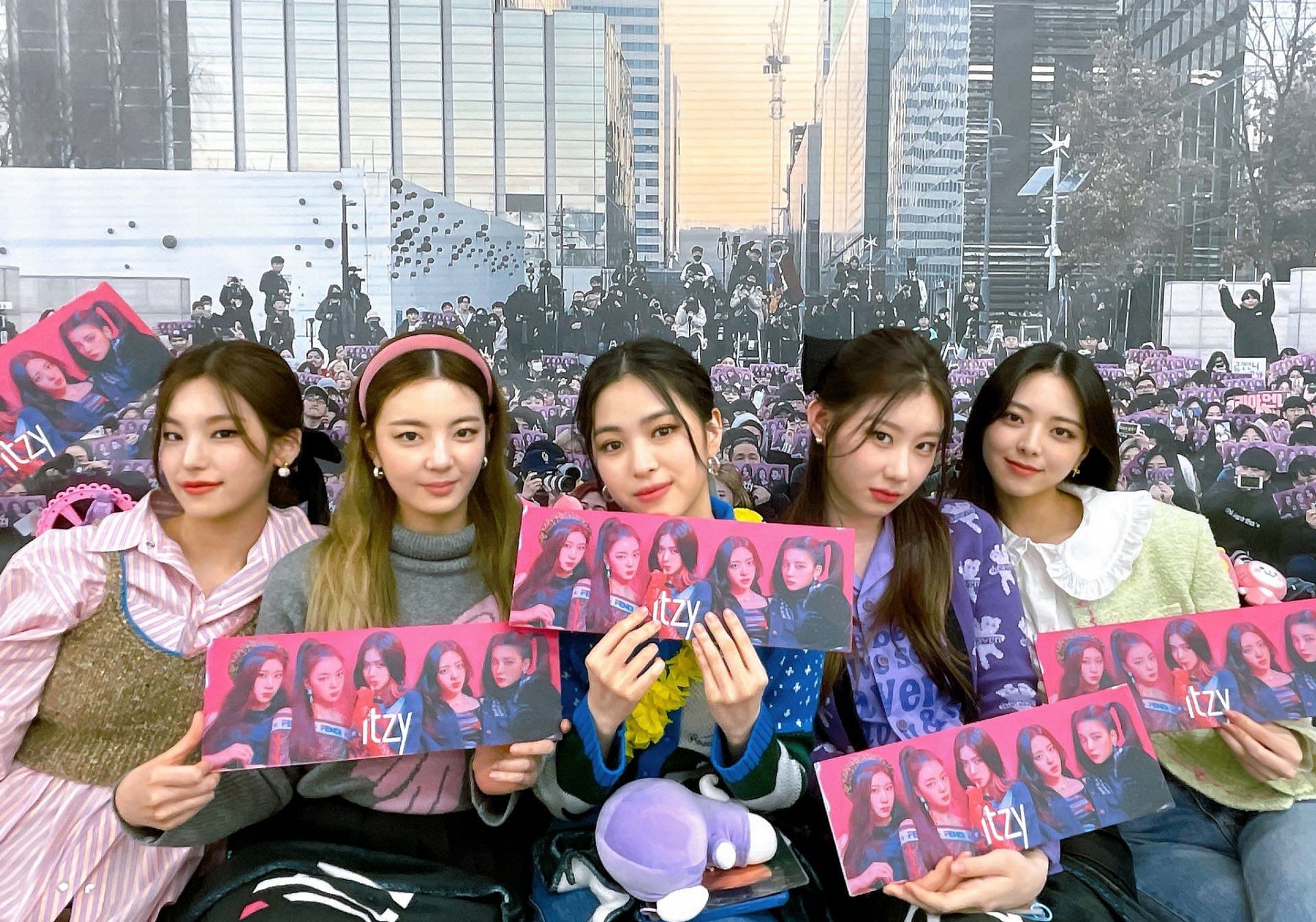 The group recently celebrated their 3rd anniversary (Image via Twitter/@ITZYofficial)