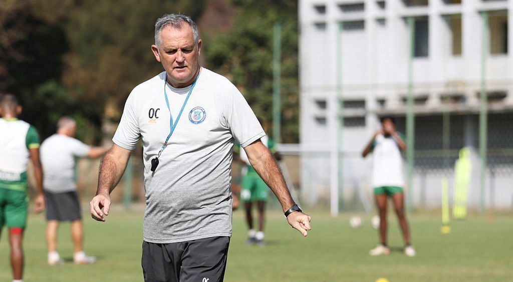 Owen Coyle overlooking a Jamshedpur FC training session. (Image Courtesy: Twitter/JamshedpurFC)