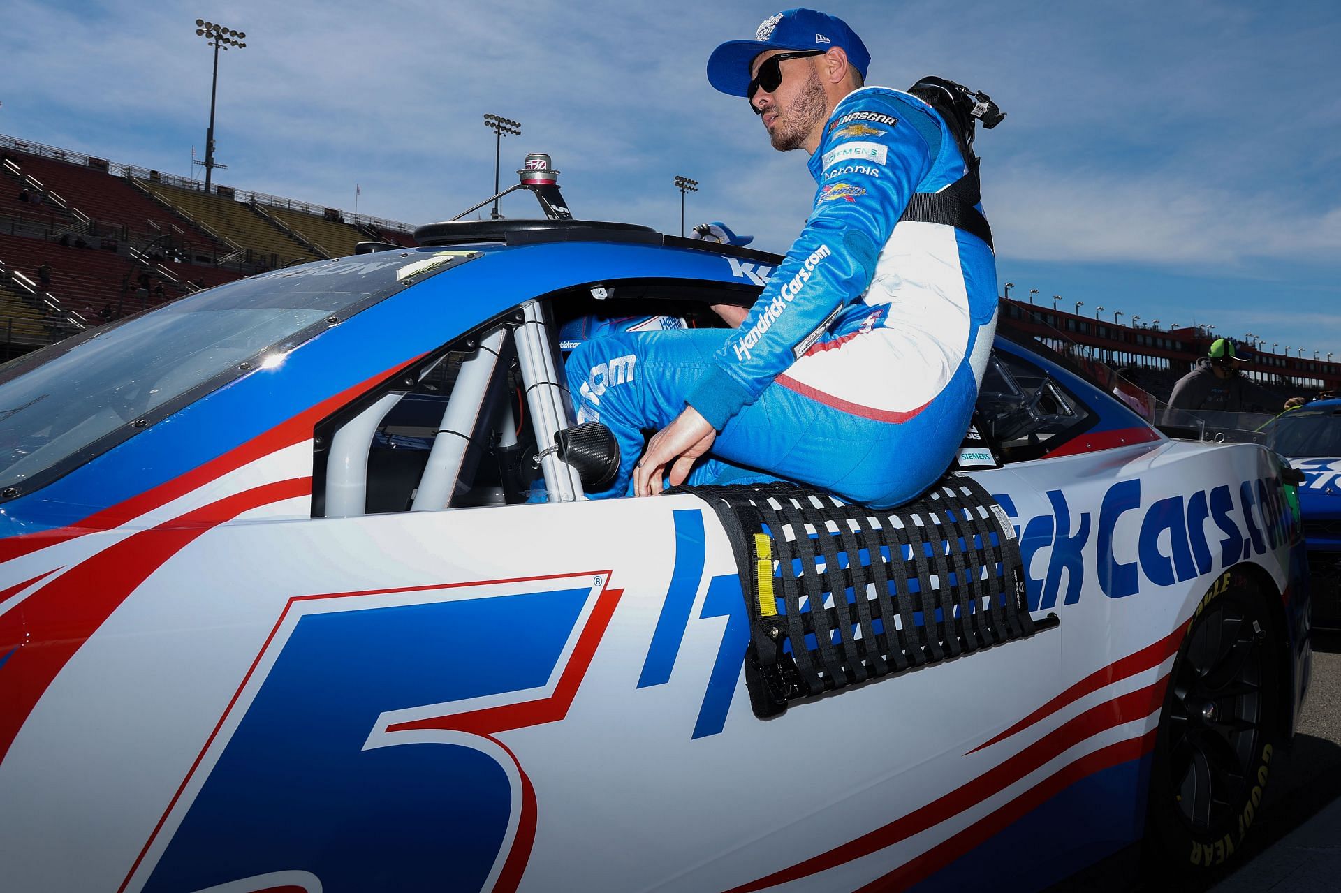 Kyle Larson entering his #5 Chevrolet Camaro during qualifying for WISE Power 400 at Auto Club Speedway