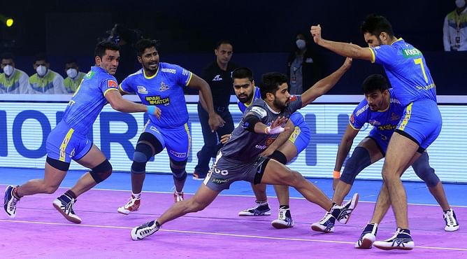 PKL 8 में तीन सुपर रेड ने बदला मैच का परिणाम, दिग्गज के इतिहास रचने के बावजूद टीम की करारी हार