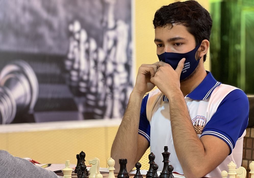 Koustav Chatterjee upset fourth seed Karthikeyan Murali to share the lead at the end of the fifth round in Kanpur on Sunday. (Picture: AICF)