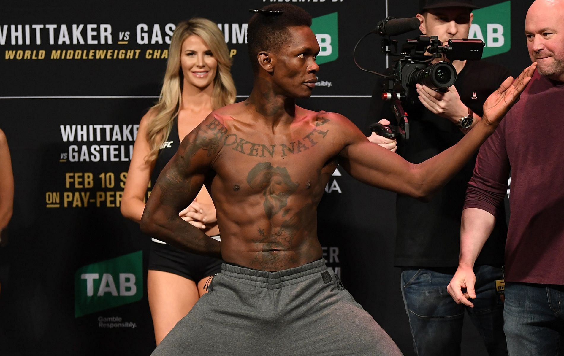 Israel Adesanya poses like Naruto&#039;s Rock Lee [Image Credits- @UFC_AUSNZ on Twitter]