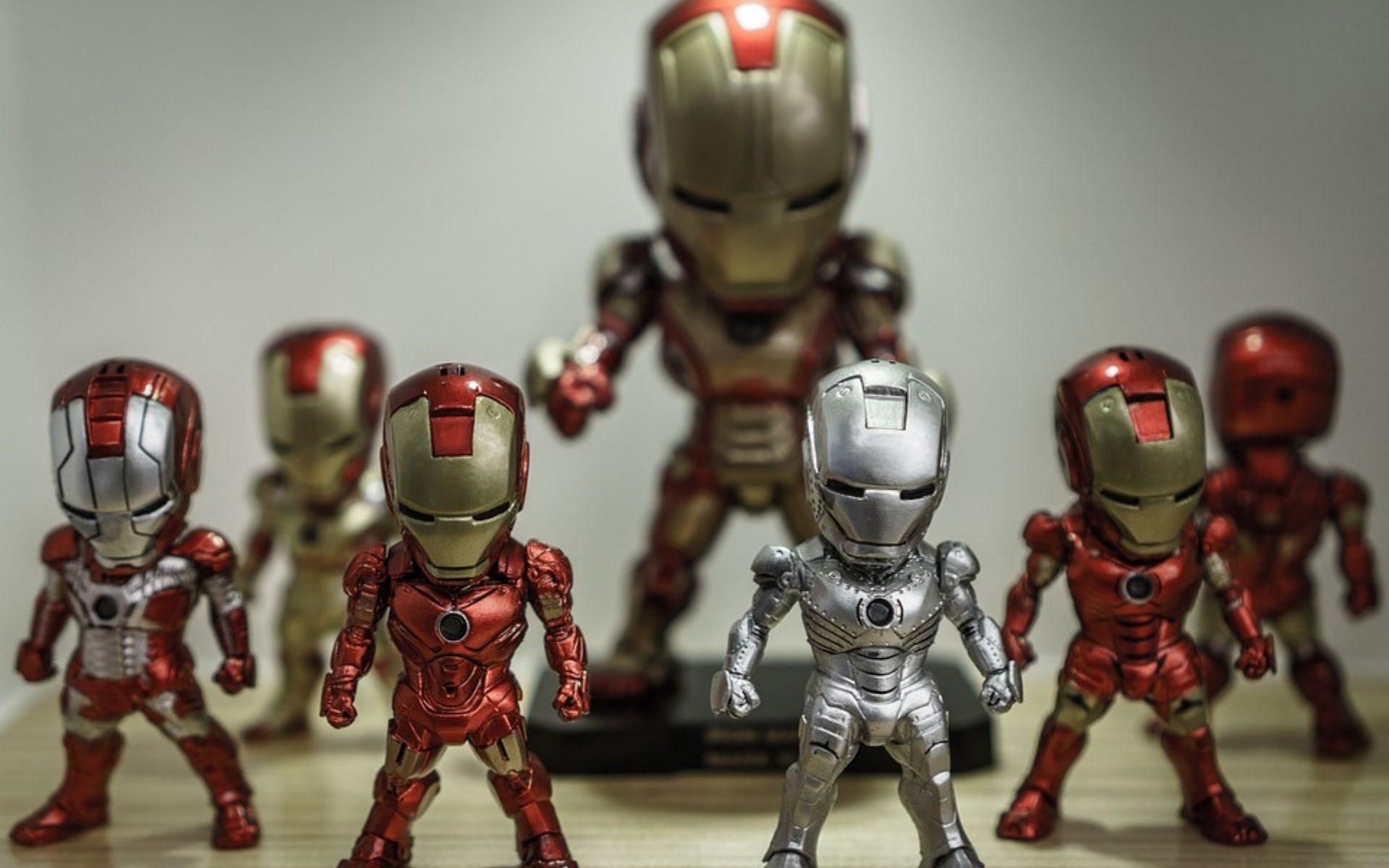 Some popular Iron Man suits (Image via Pixabay)