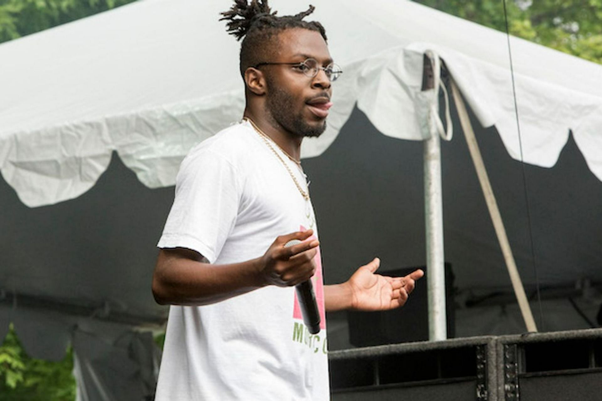 Isaiah Rashad gets outed following the leak of video (Image via Getty Image...
