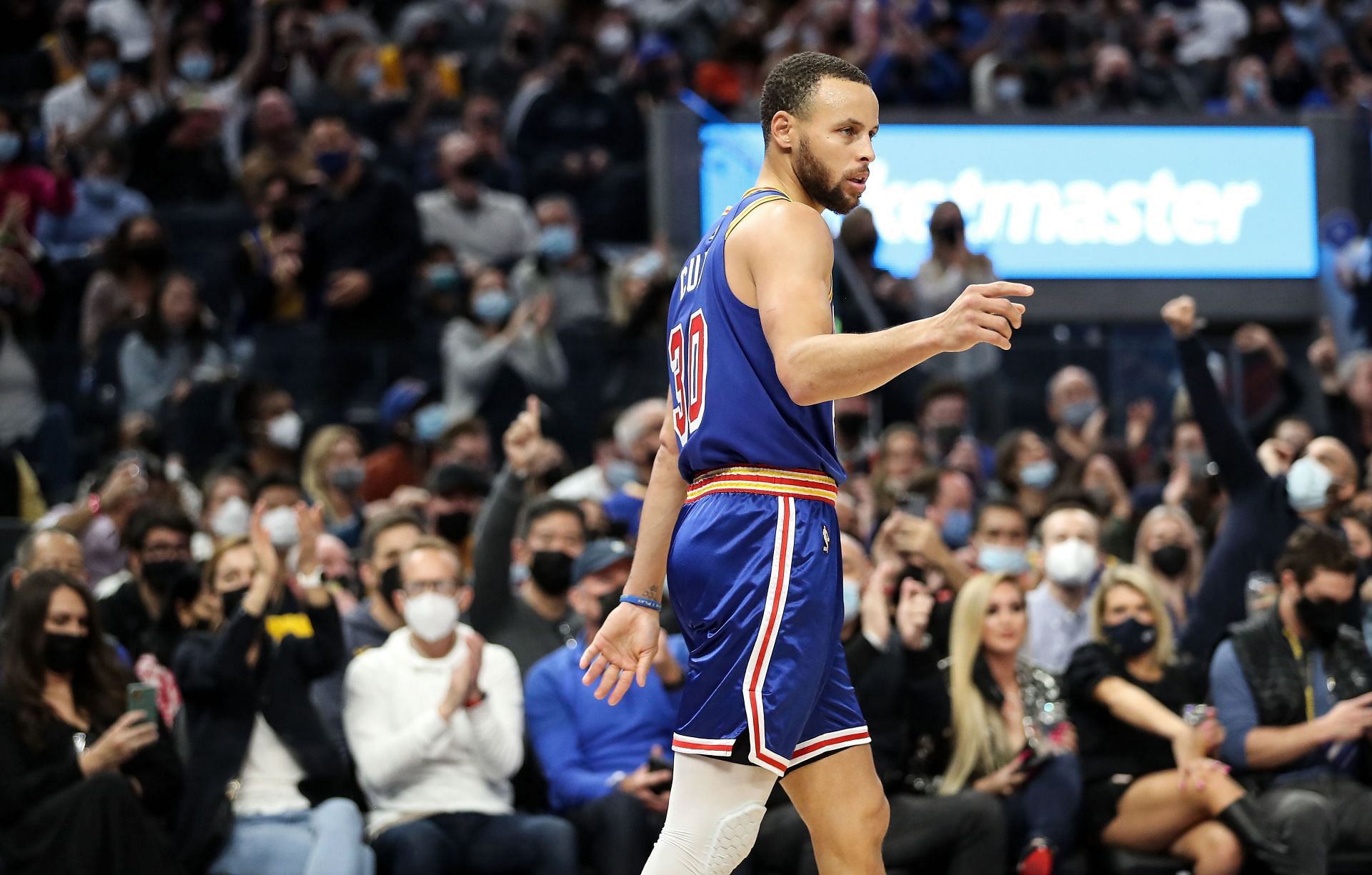 Curry in action against the Brooklyn Nets