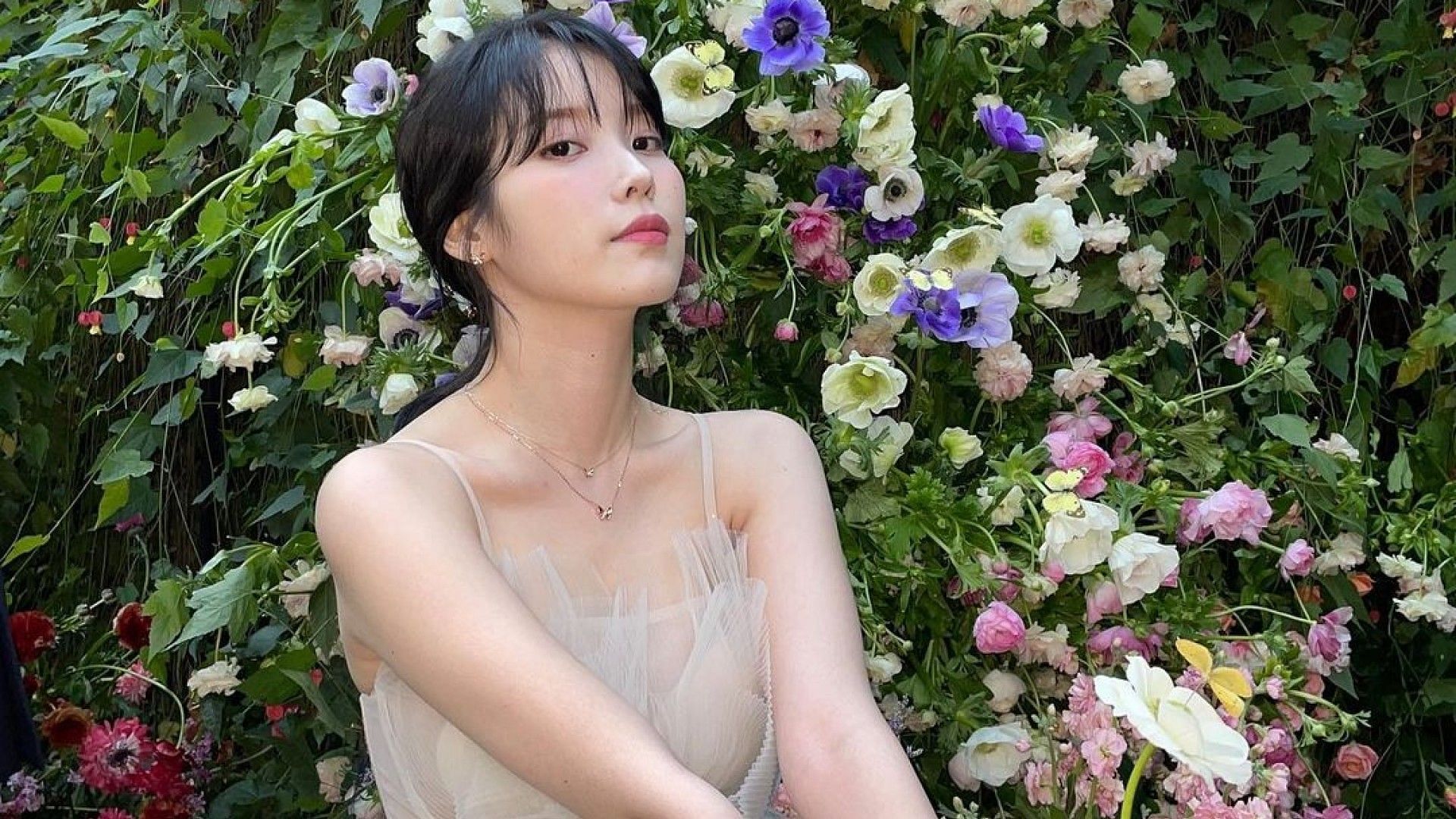 K-pop singer and actress IU wants to be limitless as a musician and actor (Image via dlwlrma/Instagram)