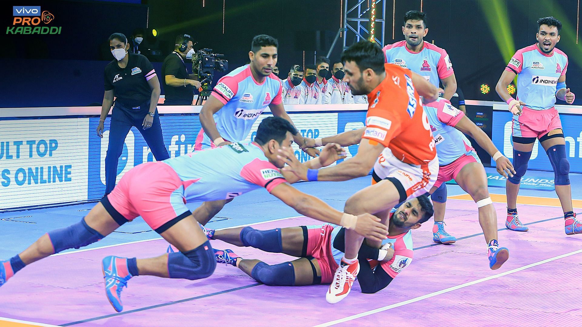 Gujarat Giants could not defeat the Jaipur Pink Panthers in the first match of the night. (Image Courtesy: PKL/Facebook)
