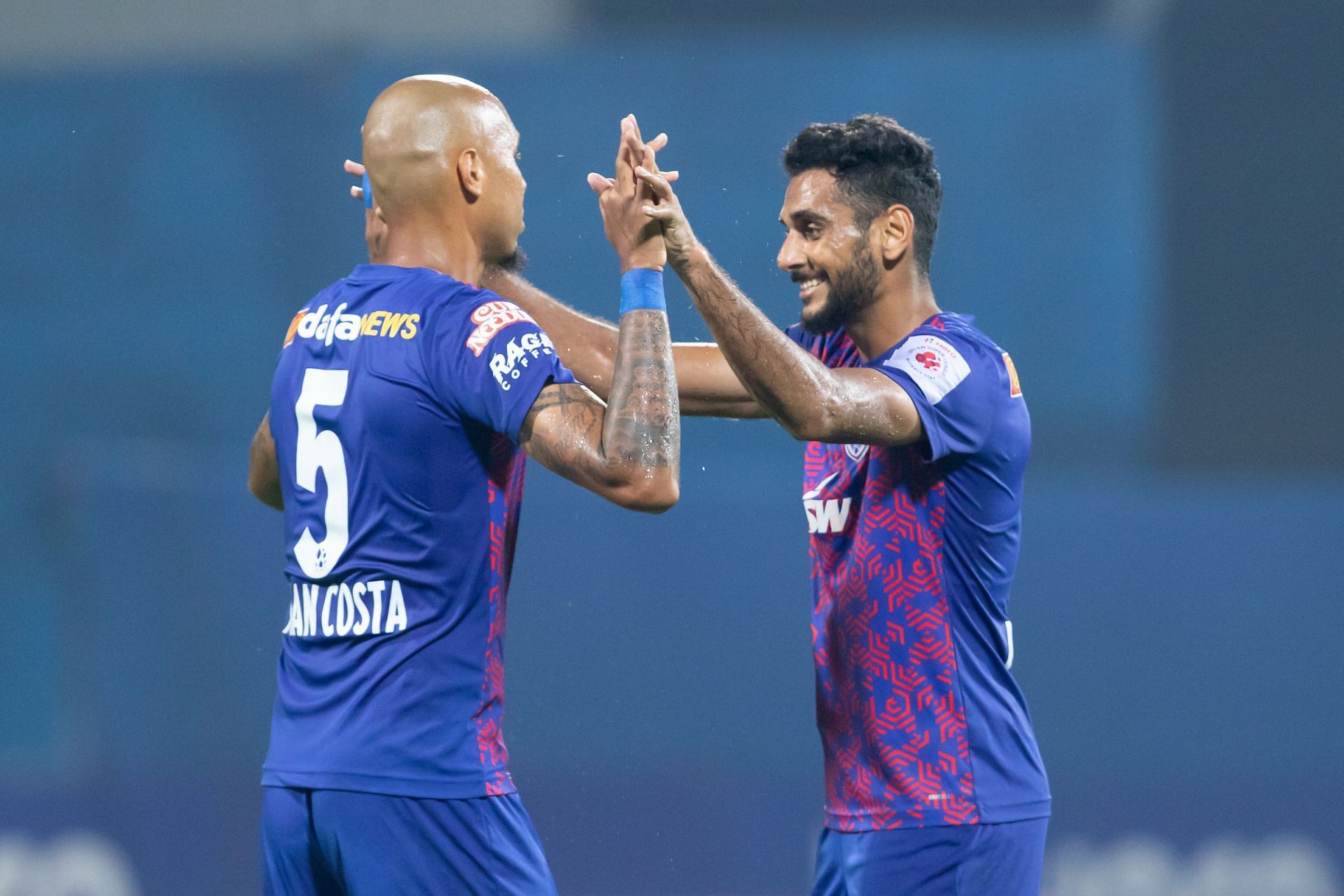 Bengaluru FC players celebrate at the final whistle an important win against Odisha FC. (Image Courtesy: ISL Media)