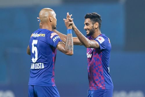 Bengaluru FC players celebrate at the final whistle an important win against Odisha FC. (Image Courtesy: ISL Media)