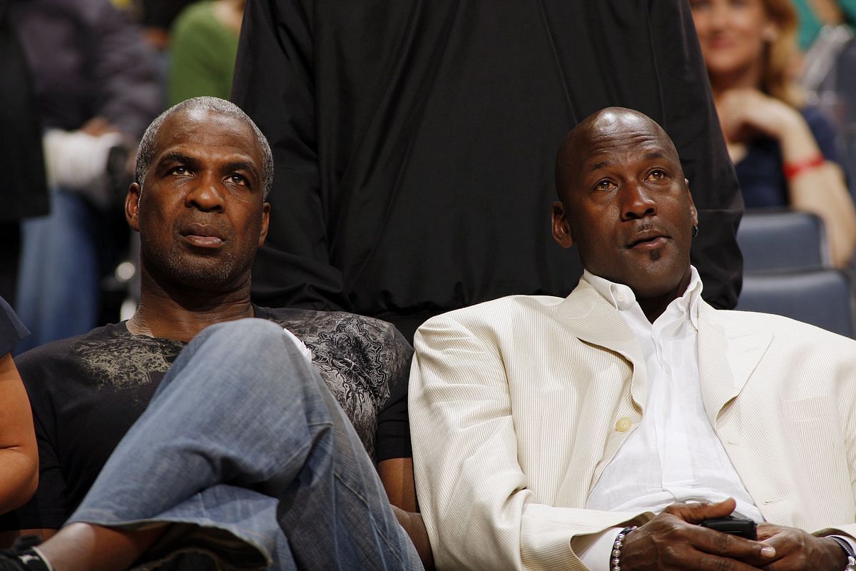 Charles Oakley and Michael Jordan. (Photo: Courtesy of The Chicago Tribune)