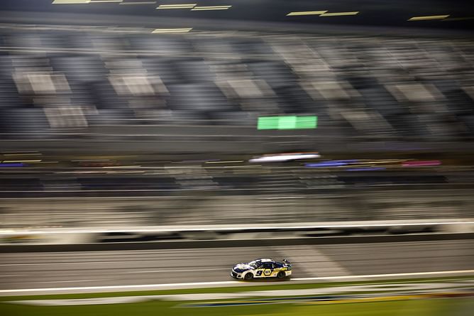 Staggering graphic shows how big Daytona 500 track is compared to LA Coliseum
