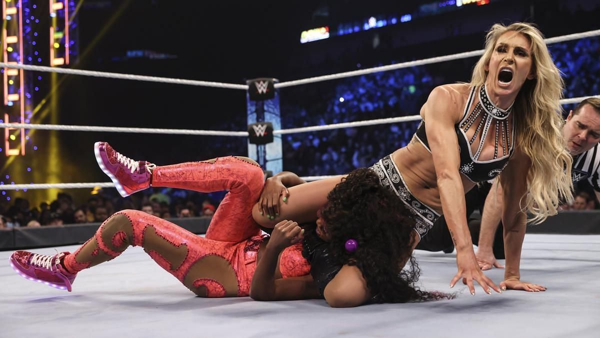 Charlotte and Naomi laid it out in the ring on SmackDown