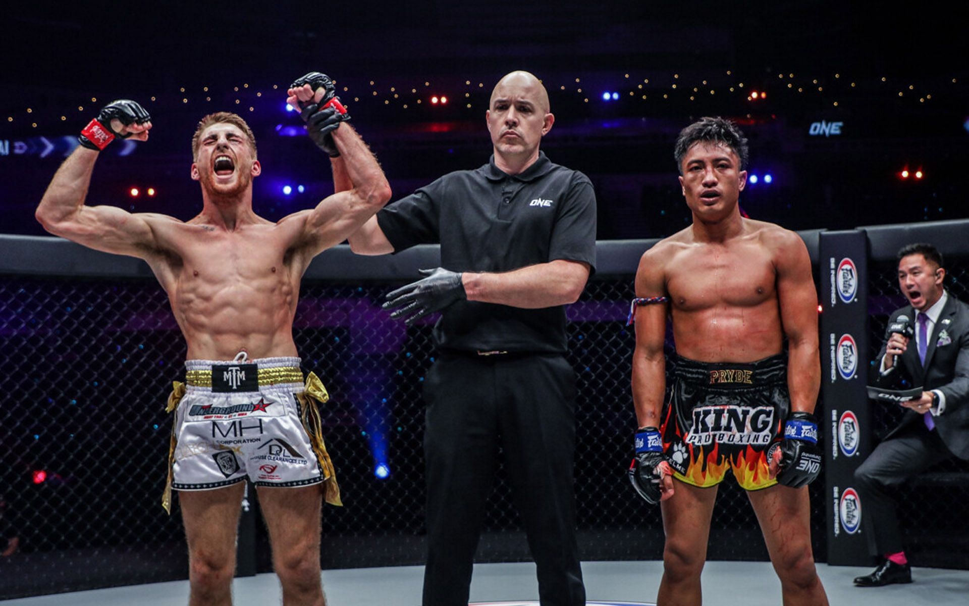 Jonathan Haggerty (Left) got a big win against Mongkolpetch (Right) at ONE: Bad Blood. | [Photo: ONE Championship]