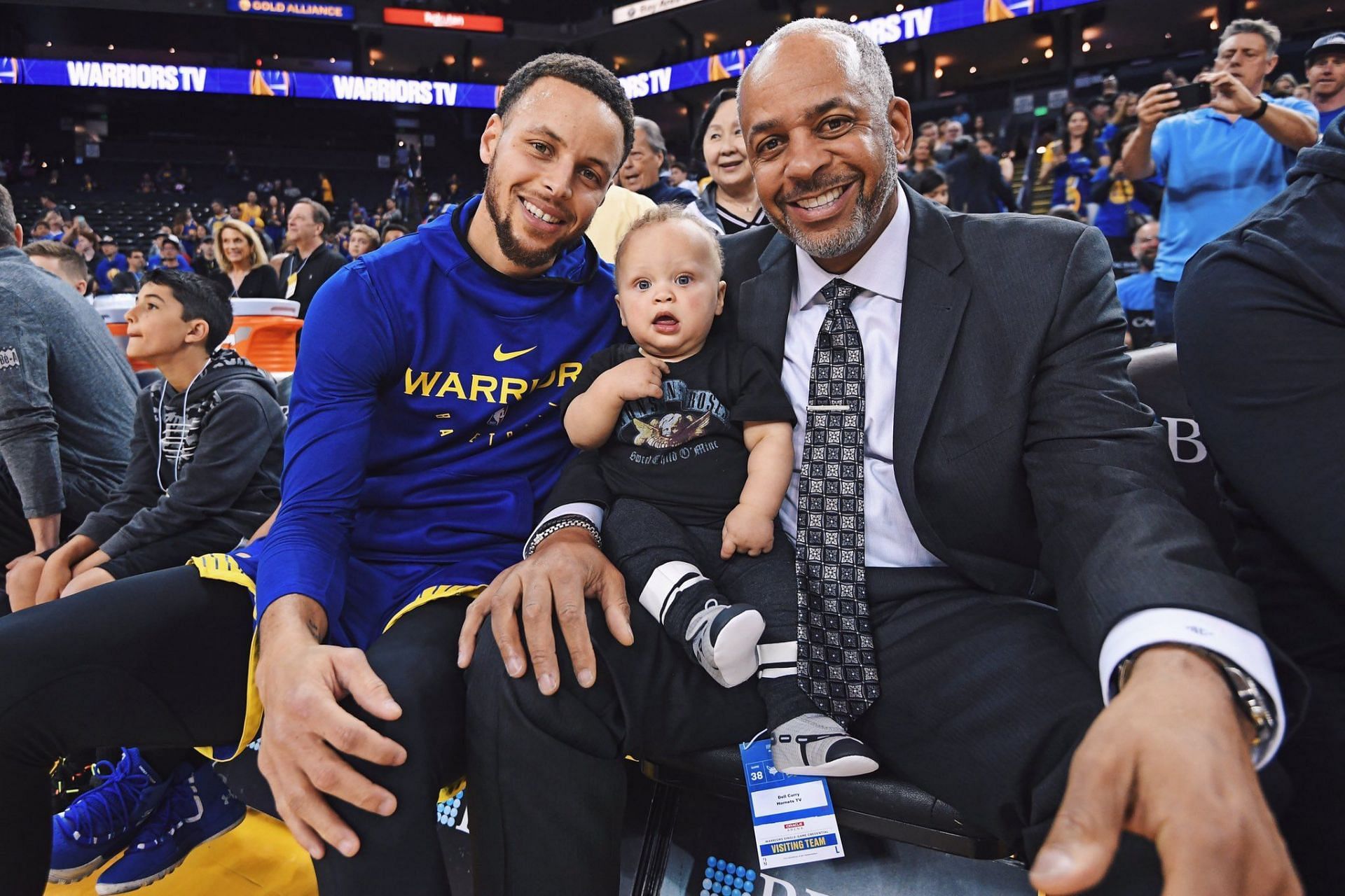 Canon Curry, Steph Curry&#039;s son, didn&#039;t want to get off the court after giving his father the All-Star ring.[Photo: Twitter]