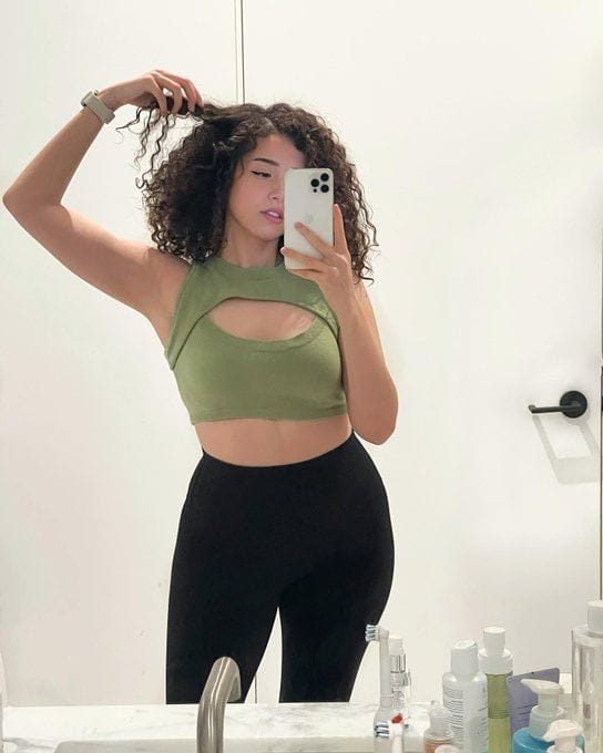  Mommy Valkyrae Bella Poarch And More React To Pokimane s New Curly