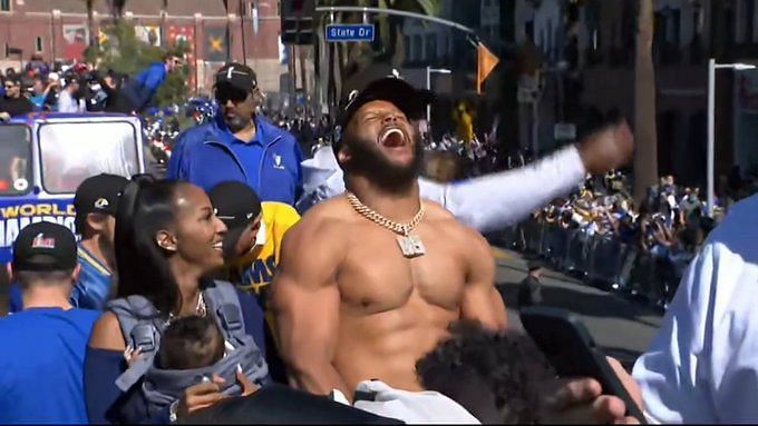 Aaron Donald shows off his physique ahead of Super Bowl Opening Night / X