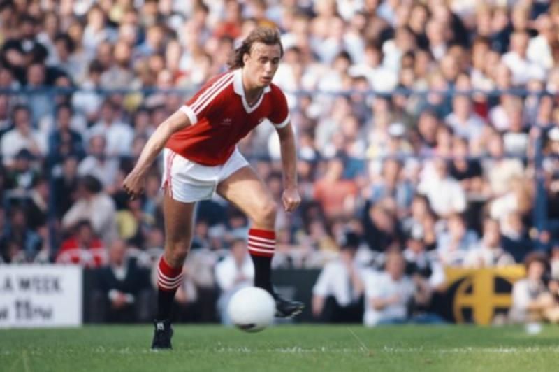 Sammy McIlroy in action for Manchester United
