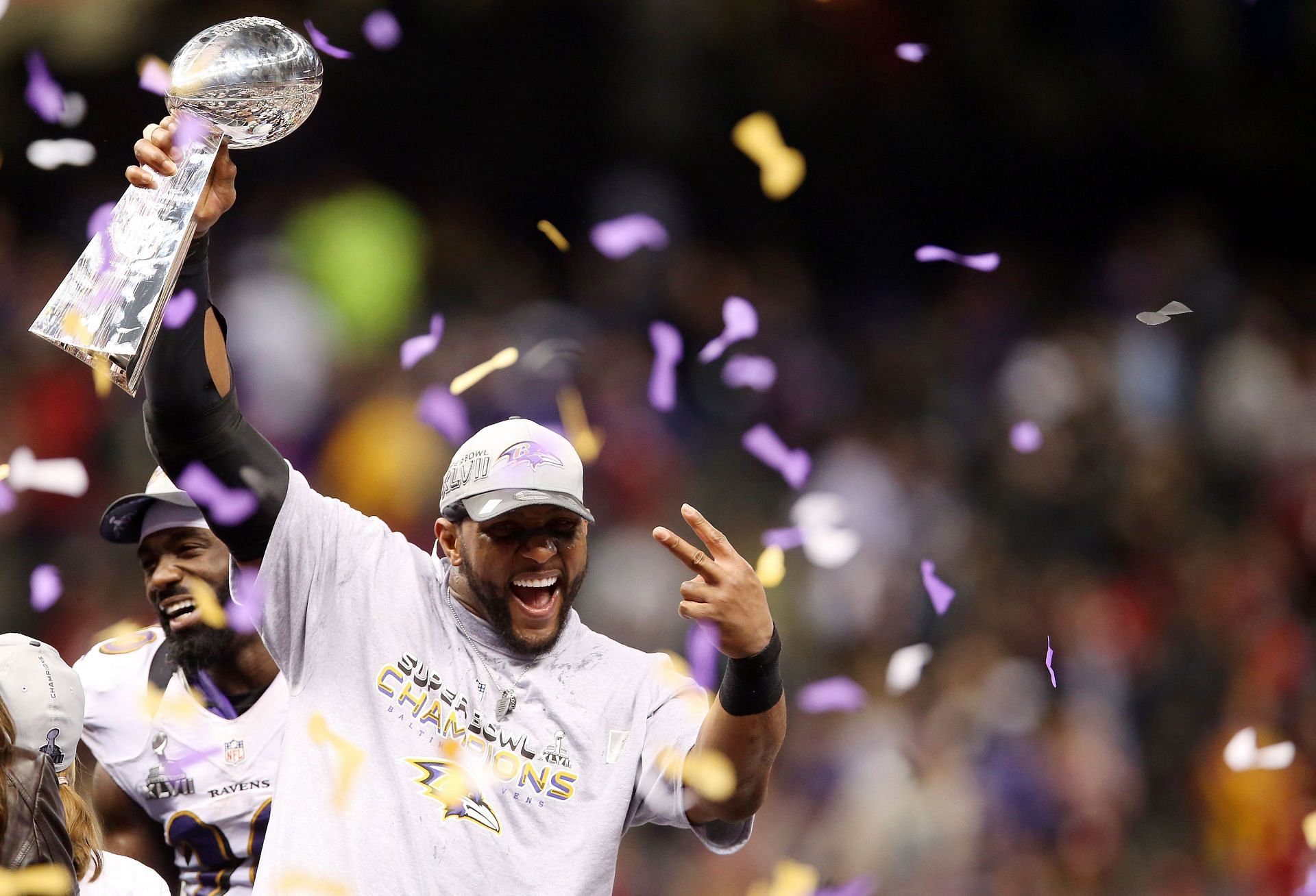 Ray Lewis lifting the Vince Lombardi trophy