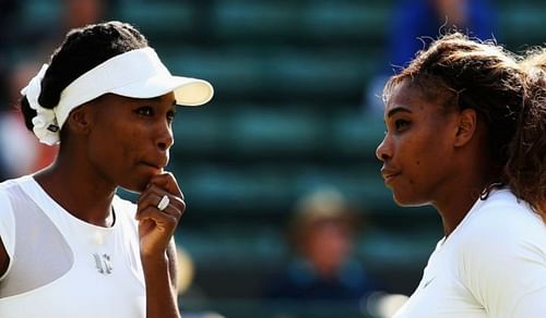 Venus Williams (L) and Serena Williams (R)