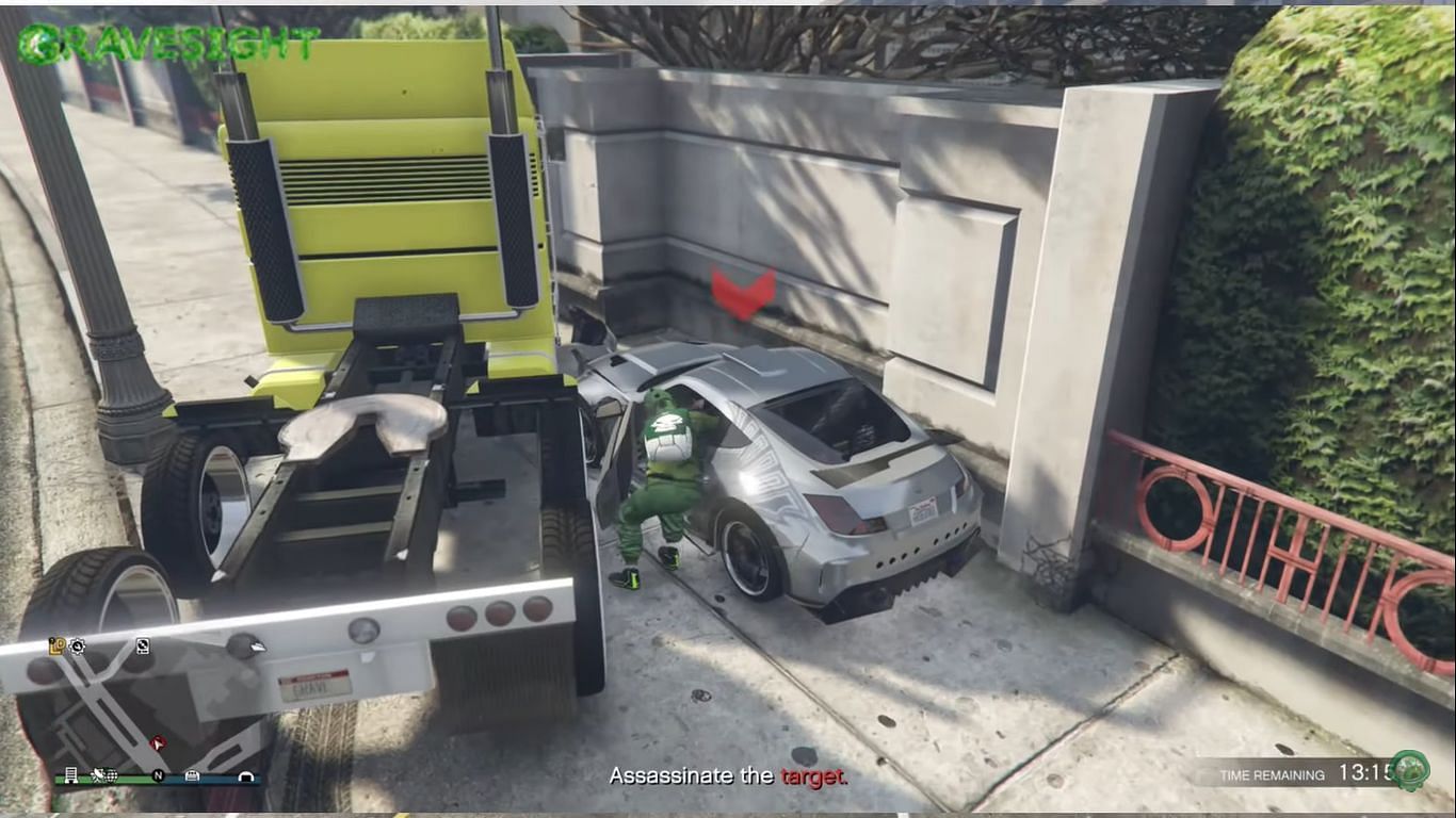 Player pulls target out of their car in GTA Online (Image via YouTube @Gravesight)