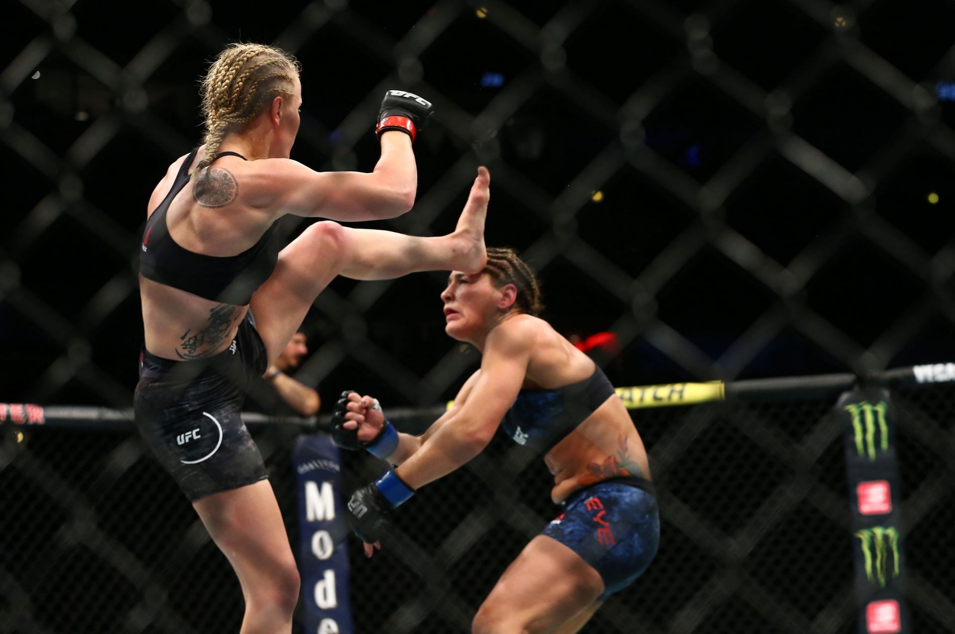 Valentina Shevchenko knocks out Jessica Eye