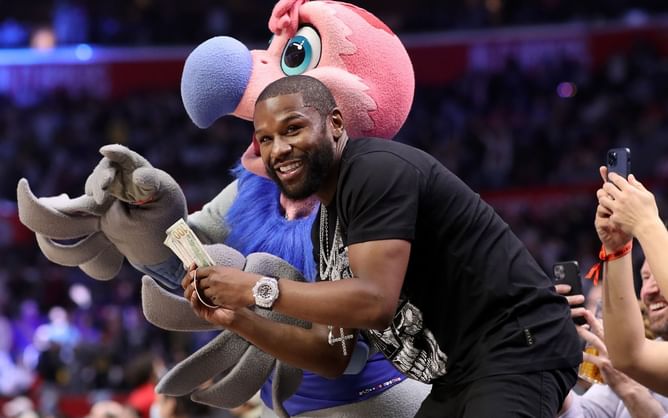 Watch: Floyd Mayweather shows up at Miami Heat game with numerous Cuban chains around his neck