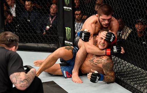 Dustin Poirier (bottom) & Khabib Nurmagomedov (top) [Image Credits- @UFCNews on Twitter]