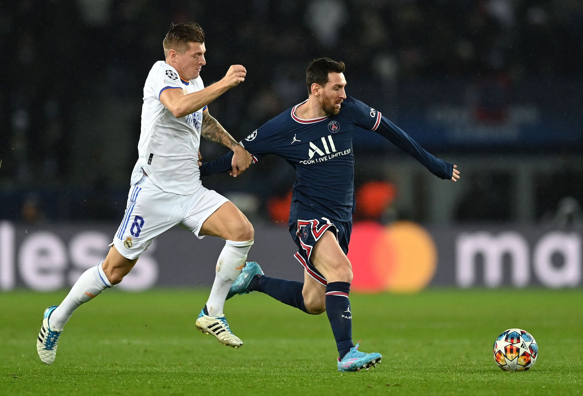 Paris Saint-Germain v Real Madrid: Round Of Sixteen Leg One - UEFA Champions League