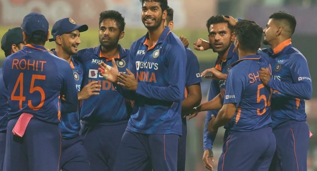 भारतीय टीम ने गेंदबाजी में मिश्रण किया (क्रेडिट - बीसीसीआई)