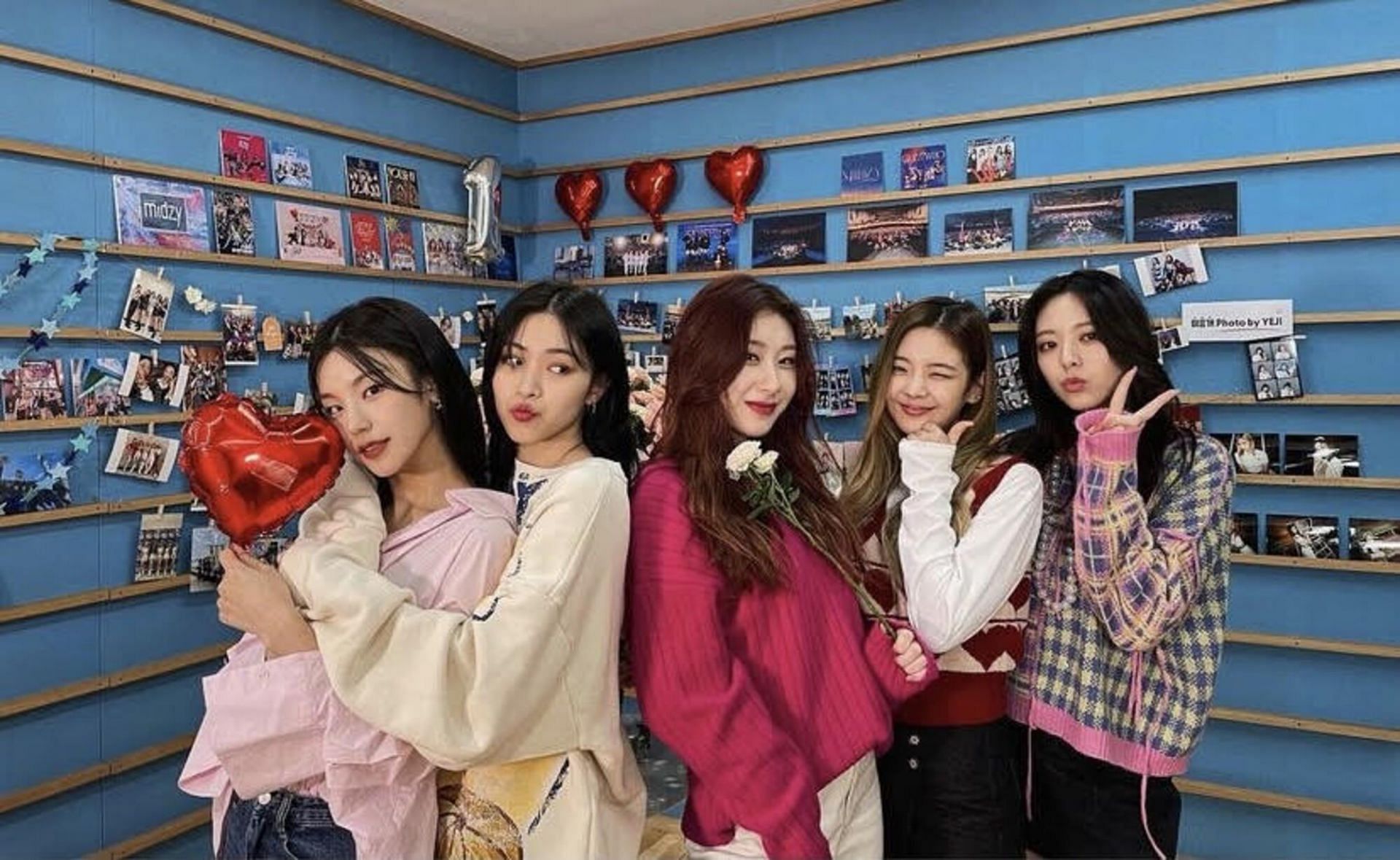 A still of the K-pop group (Image via Instagram/@itzy.all.in.us)