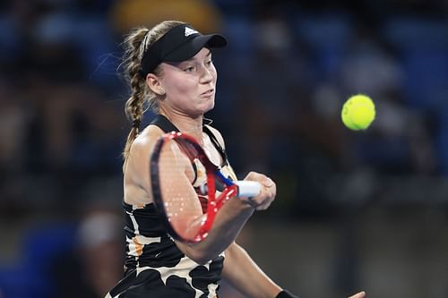 Elena Rybakina in action at 2022 Sydney Tennis Classic.