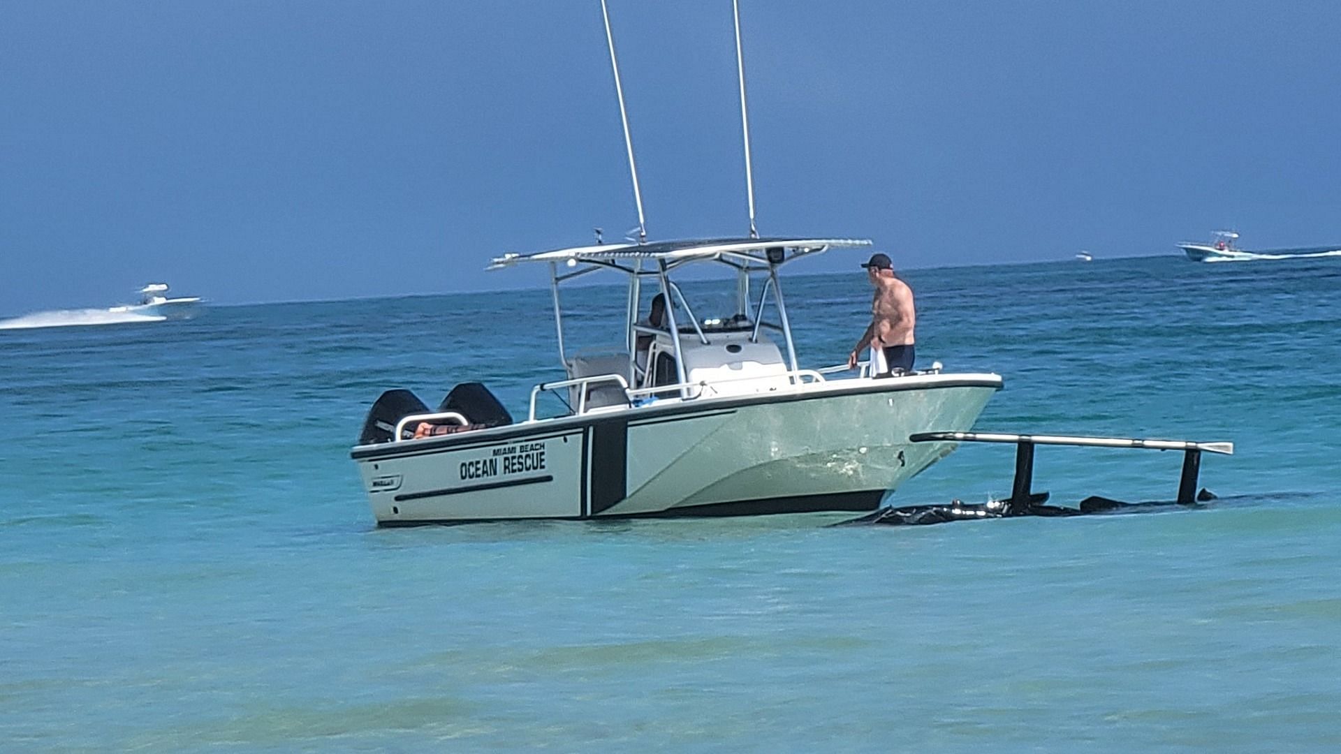 A helicopter crashed near the Miami Shore on February 19 (Image via  lukoiggy/Twitter)