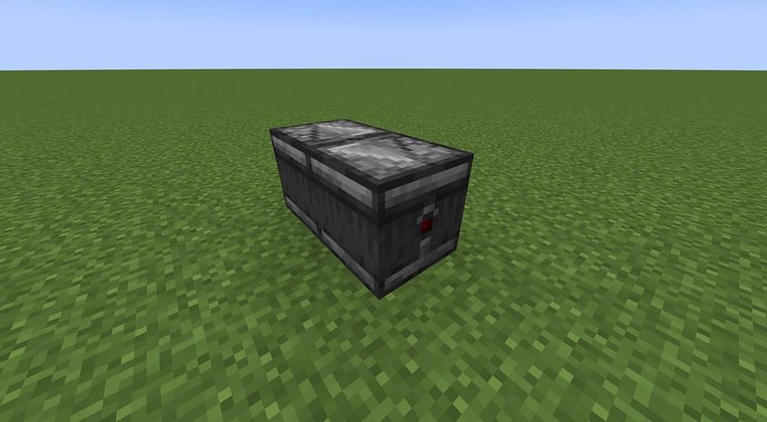 How does an Observer block work in Minecraft