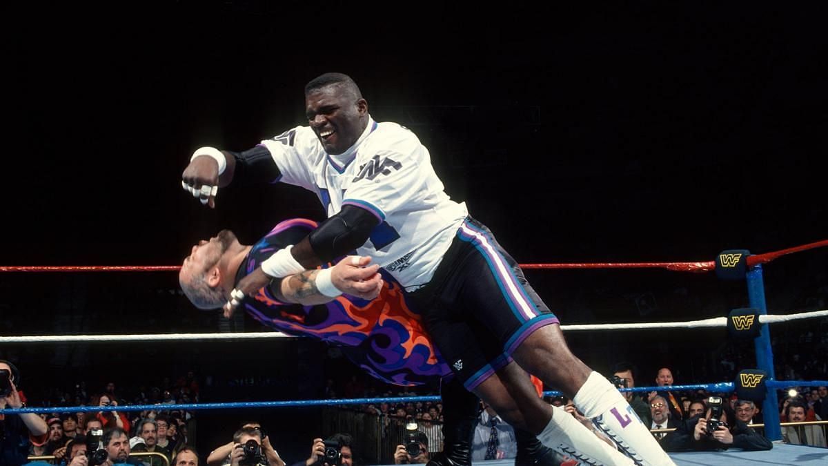 LB Lawrence Taylor versus Bam Bam Bigelow at WrestleMania 11