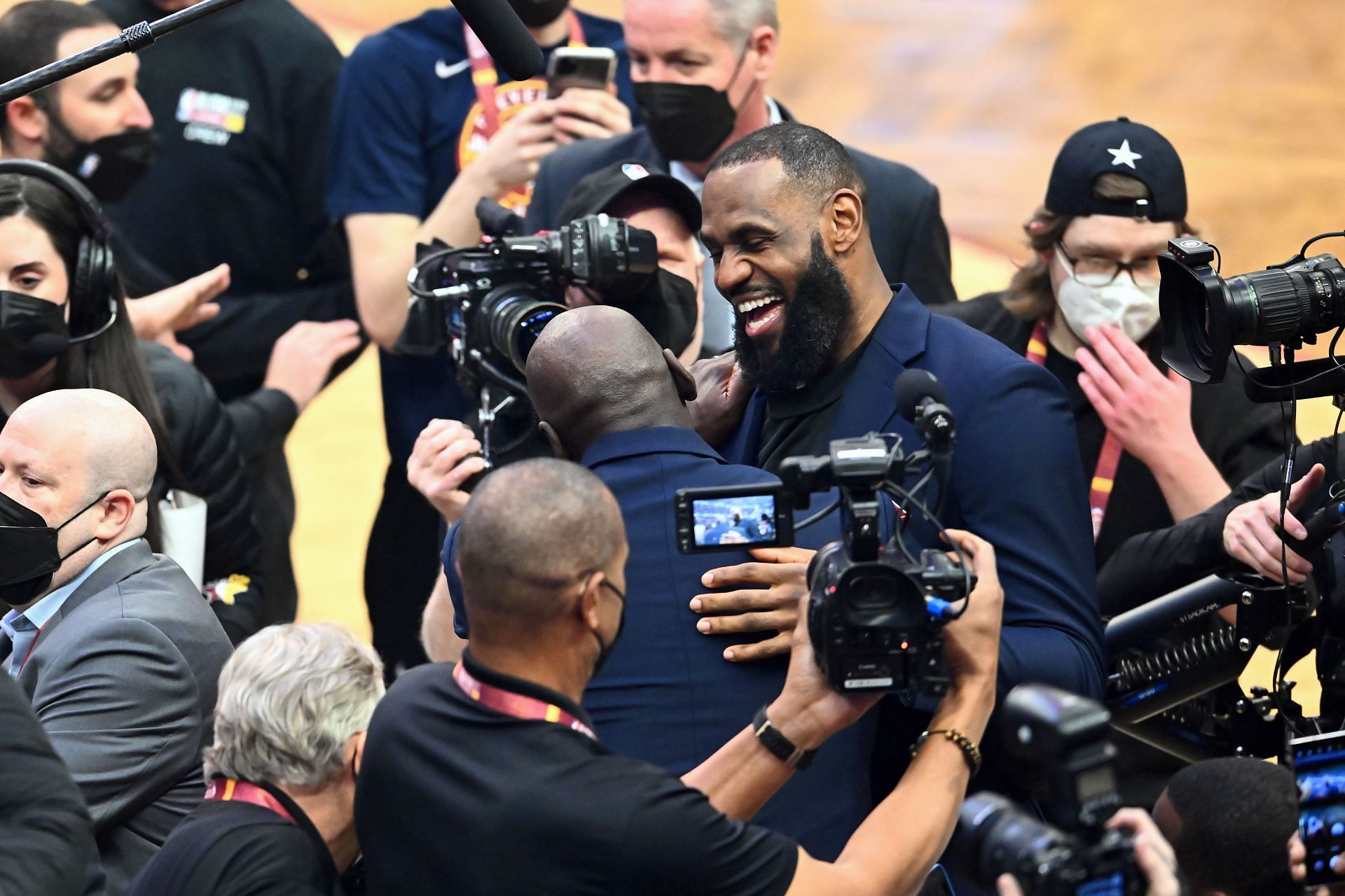 LeBron James and Michael Jordan&#039;s heartfelt embrace had fans go crazy at the 2022 NBA All-Star Game.