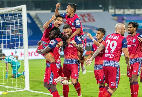 Jamshedpur FC players celebrate after Daniel Chima Chukwu scores a goal against Kerala Blasters FC. (Image Courtesy: ISL Media)