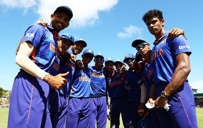 Virat Kohli speaks with India U-19 squad ahead of 2022 Under-19 World Cup final vs England