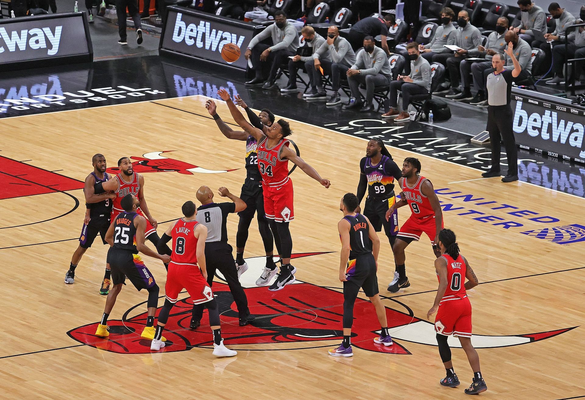 Phoenix Suns v Chicago Bulls in an inter-conference battle
