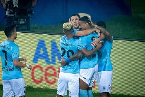 MCFC's Igor Angulo celebrates with his teammates during a game. (Credits: ISL).