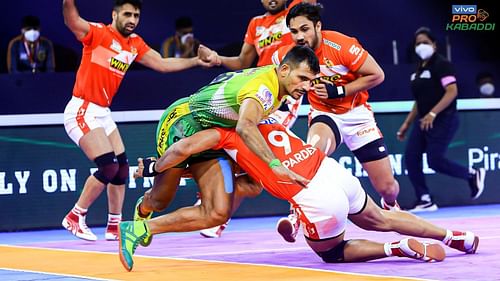 Sachin Tanwar was up against his former team Gujarat Giants in PKL 2022 (Image Courtesy: Pro Kabaddi/Facebook)