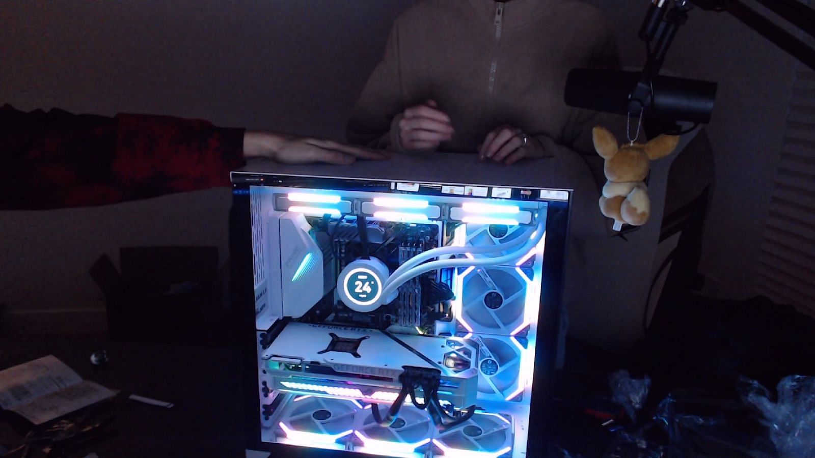 Streamers showing off their new gaming PC (Images via Twitch/Kyedae)