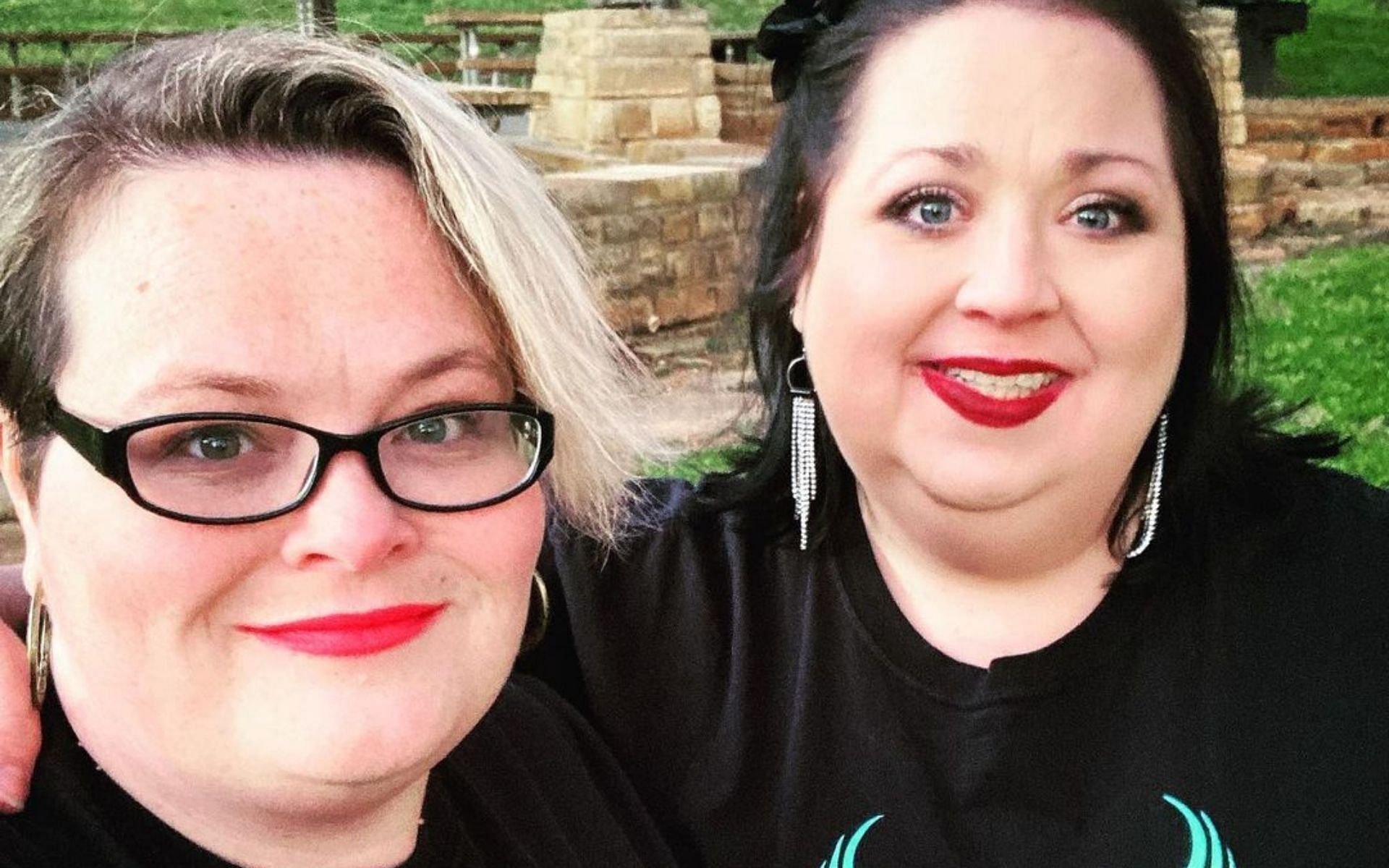 Tina Arnold (left) and Meghan Crumpler pose for a selfie (Image via @tina1kbf/ Instagram)