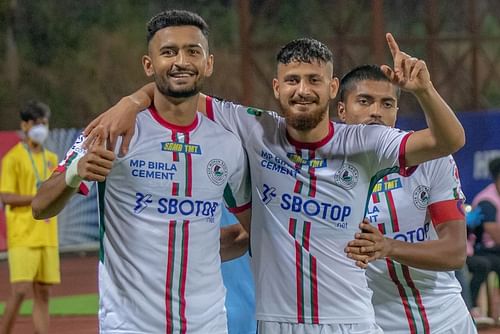 ATK Mohun Bagan's Manvir Singh celebrates with team mate Deepak Tangri after scoring a goal against FC Goa. (Image Courtesy: ISL Media)