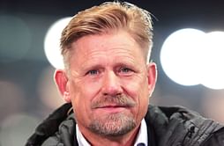 “Have shown some great form” – Peter Schmeichel names club that can challenge Manchester United for fourth-place in Premier League