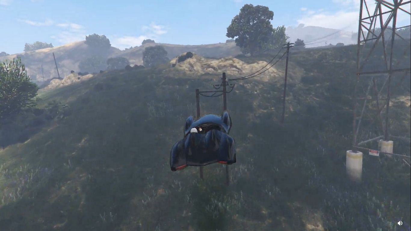 Squeezing through telegraph poles in GTA Online (Image via Reddit @u/TheRealMurda10k)